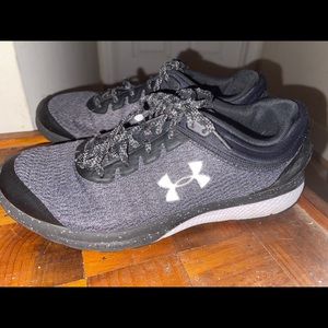 Under armor men’s size 8.5 shoes.